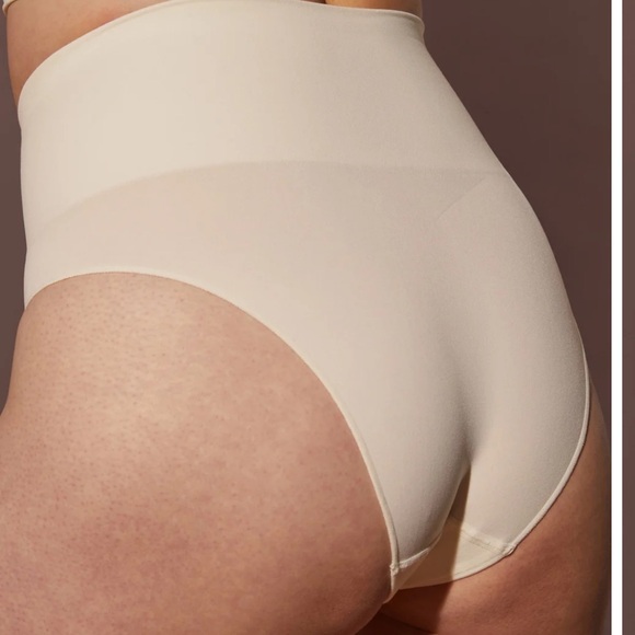 Nearly Naked Shaping High Waist Brief; Size M/L - Picture 6 of 9